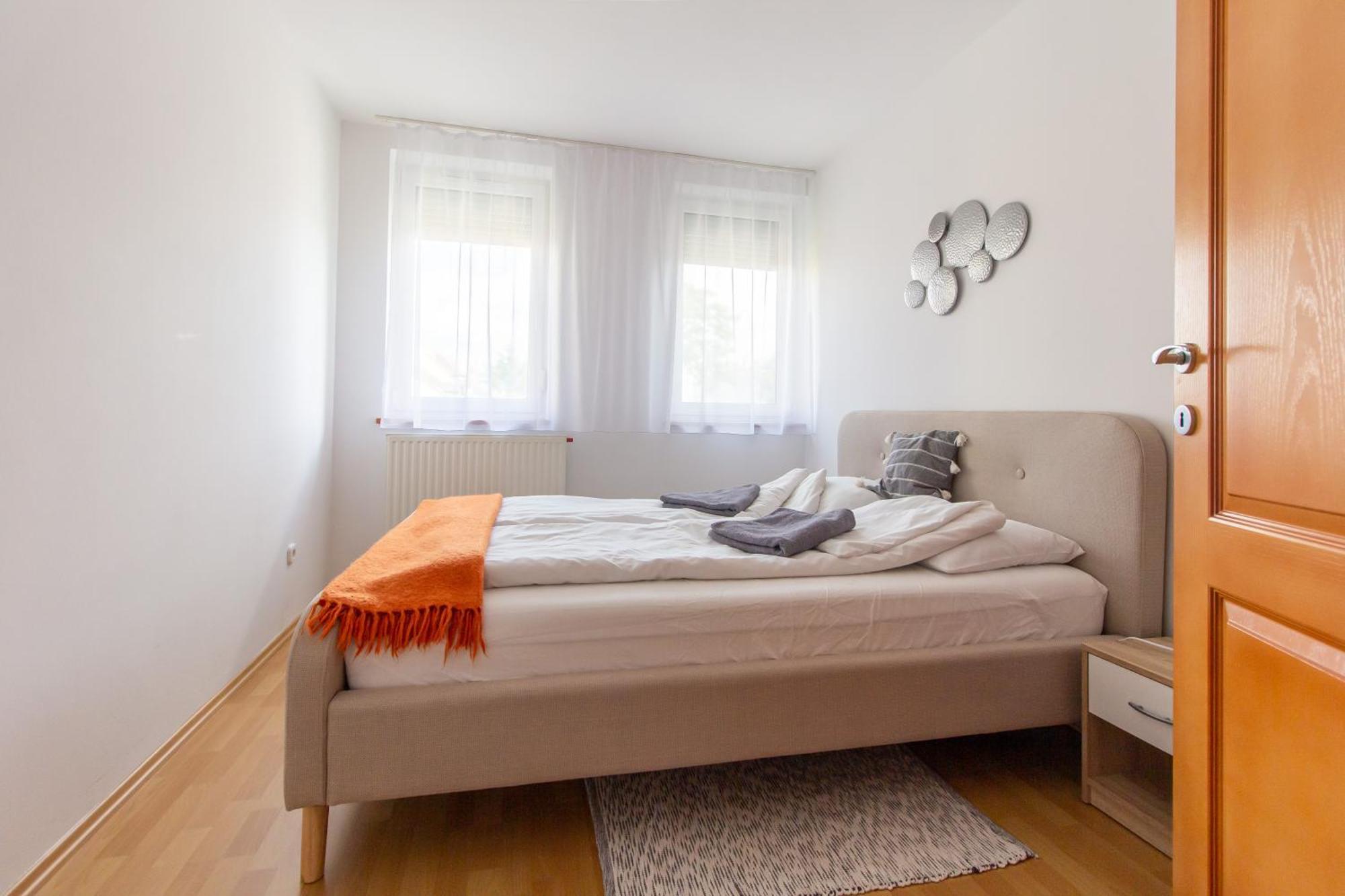 Viky'S Apartment Gyor Exterior photo